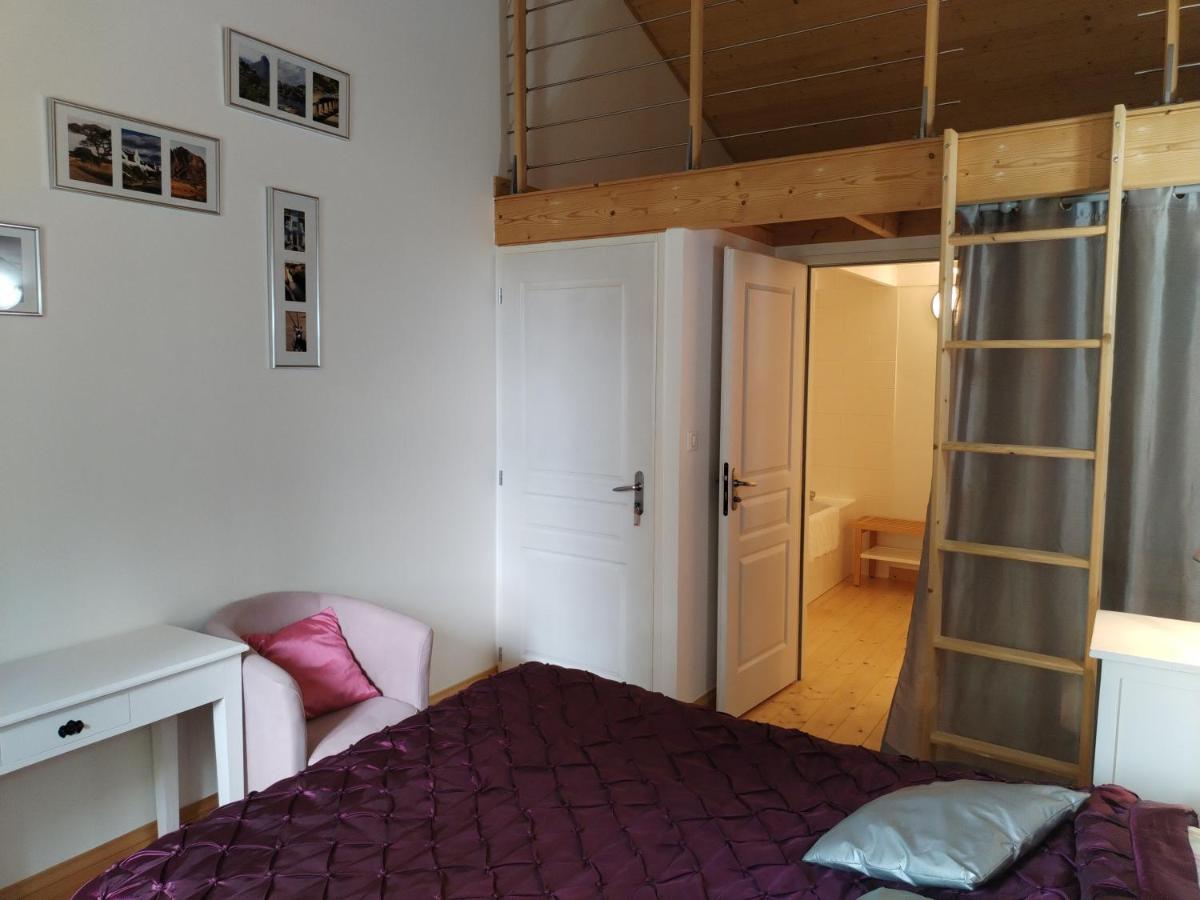 La Maison près du ruisseau Fenioux  Esterno foto